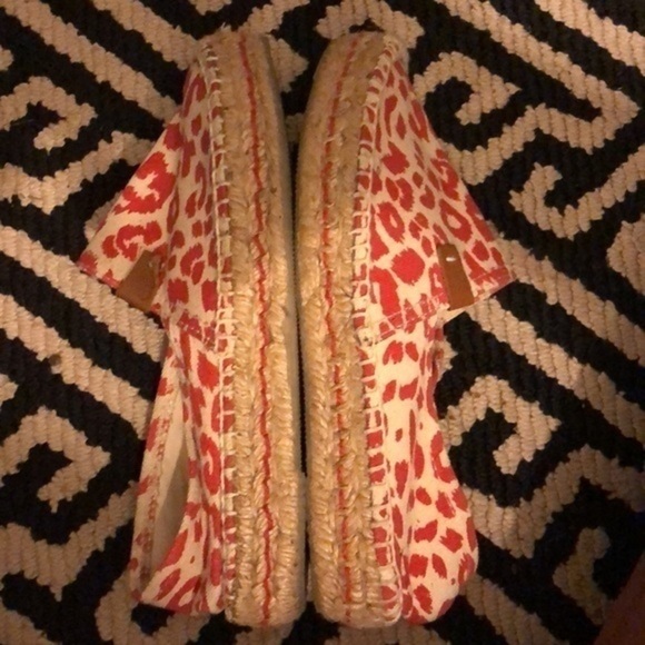 Red Leopard Print Canvas  Summer Espadrilles size 6.5 - Picture 5 of 7